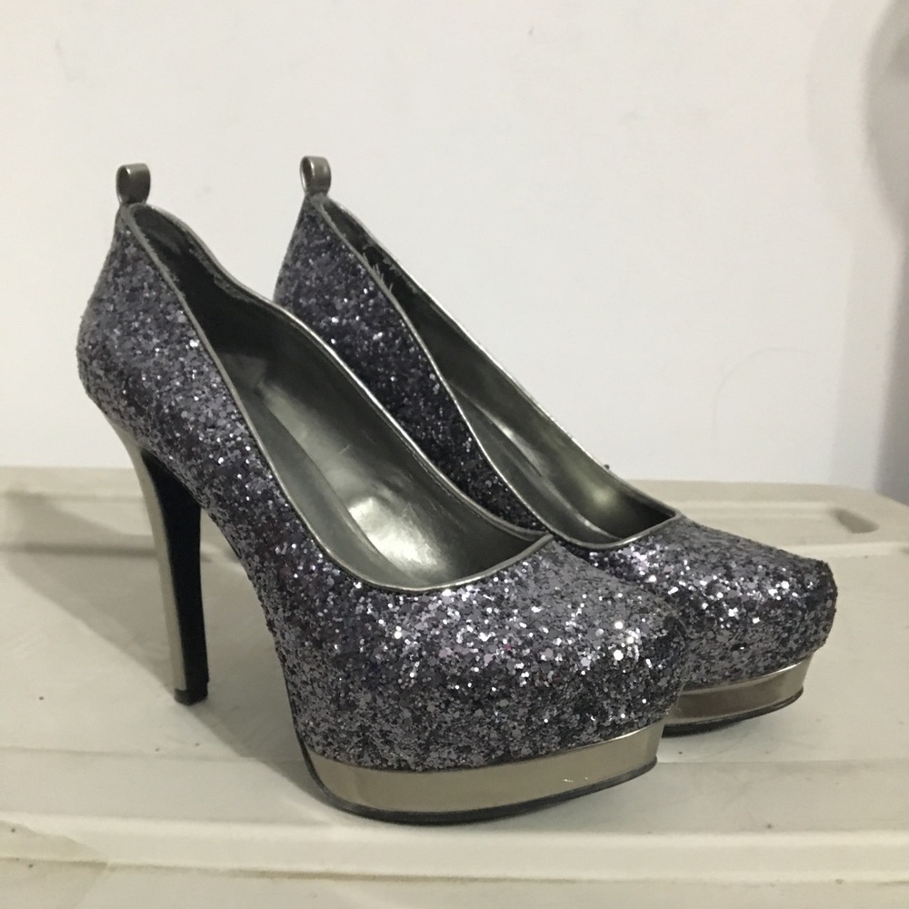 •silver glitter heels•